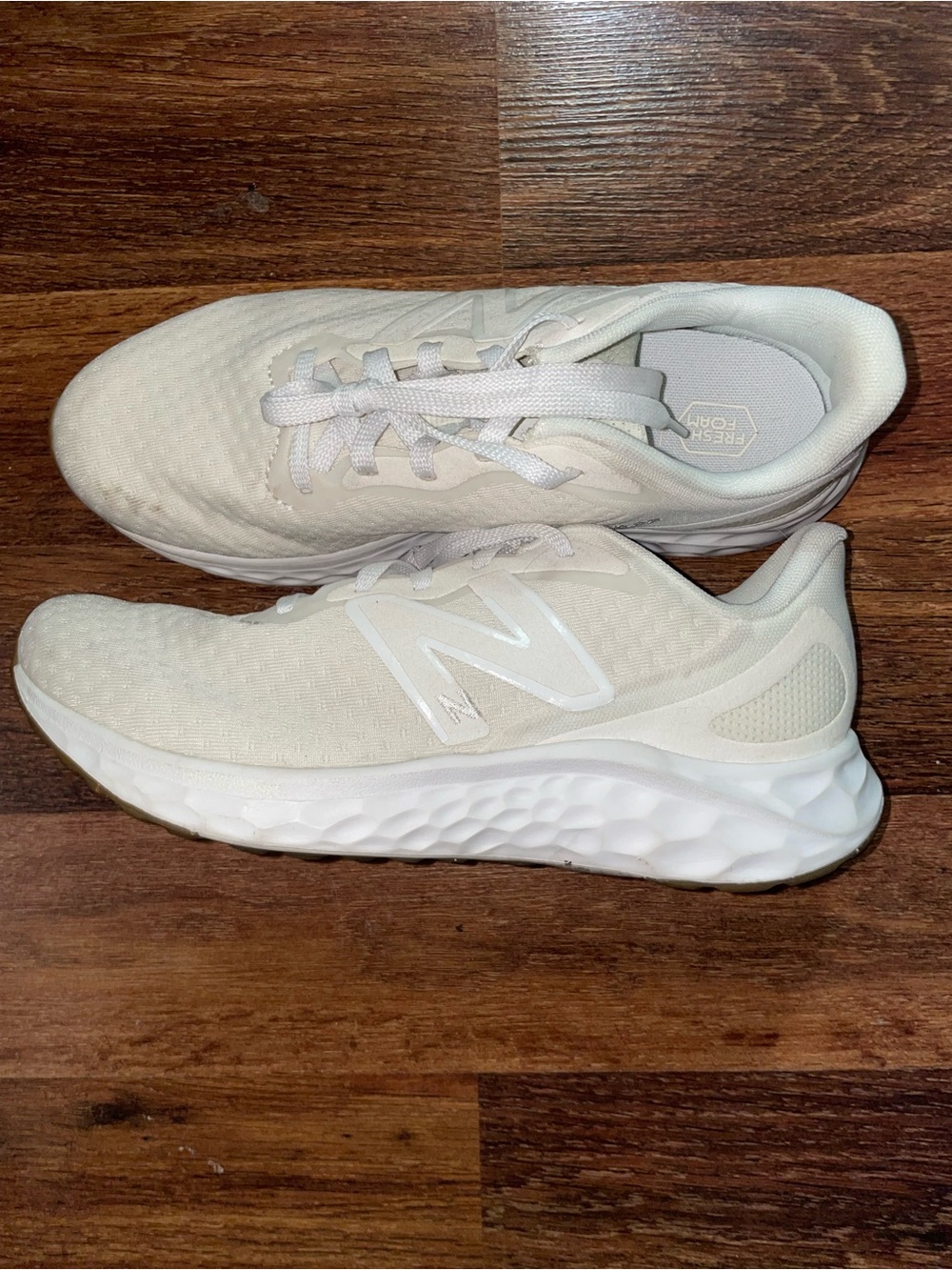 New Balance Cream/White Fresh Foam Arishi V4 Running Sneakers